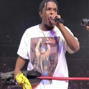 Yams Day Vlone Tee size XL but fits like XXL.